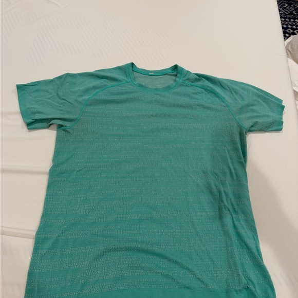 lululemon athletica Men's Aqua Short Sleeve Tee - Picture 1 of 2